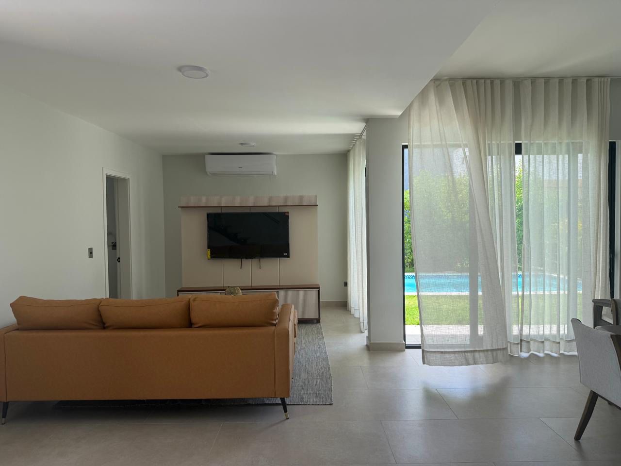 EN VISTACANA PUNTA CANA VILLA NUEVA Y AMUEBLADA EN ALQUILER  DOS NIVEL Foto 7313273-3.jpg