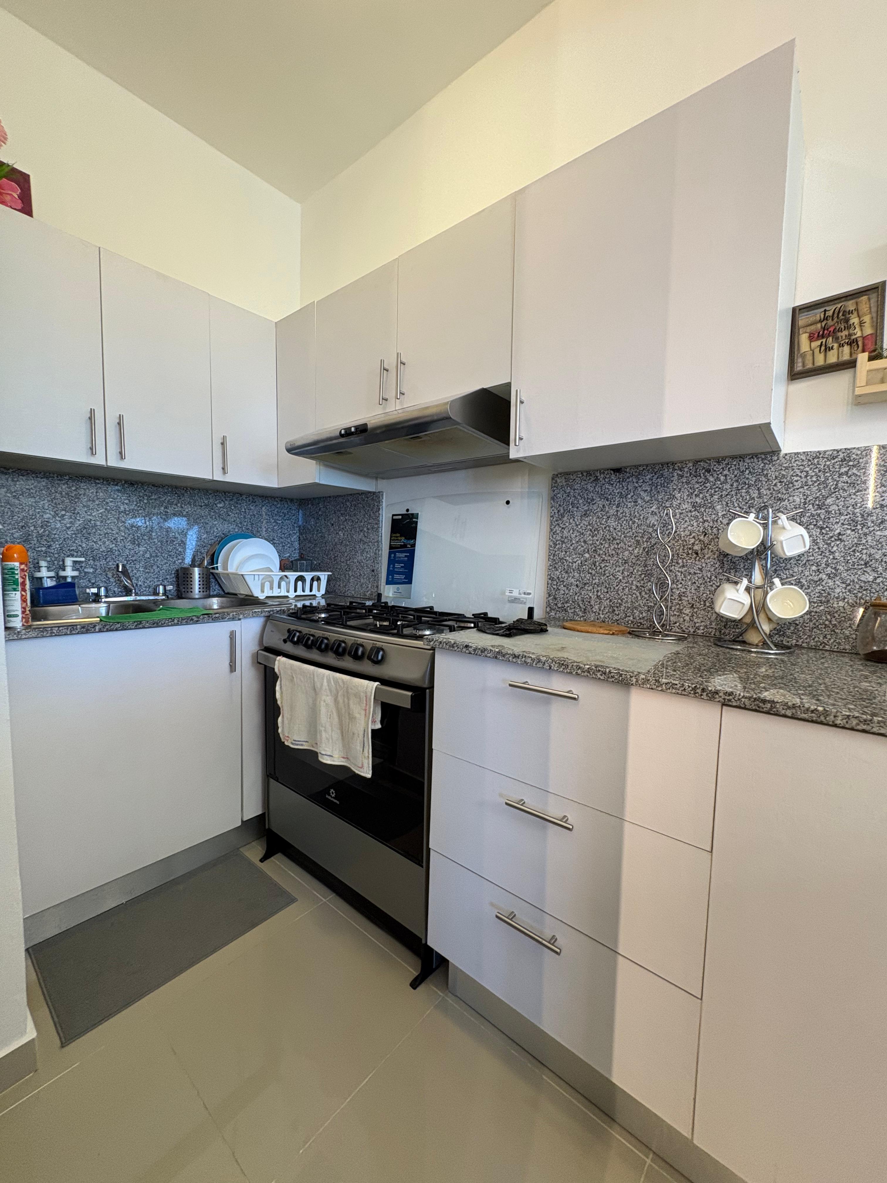 Apartamento Amueblado en Venta Evaristo Morales Ideal para Inversión y Foto 7313412-3.jpg