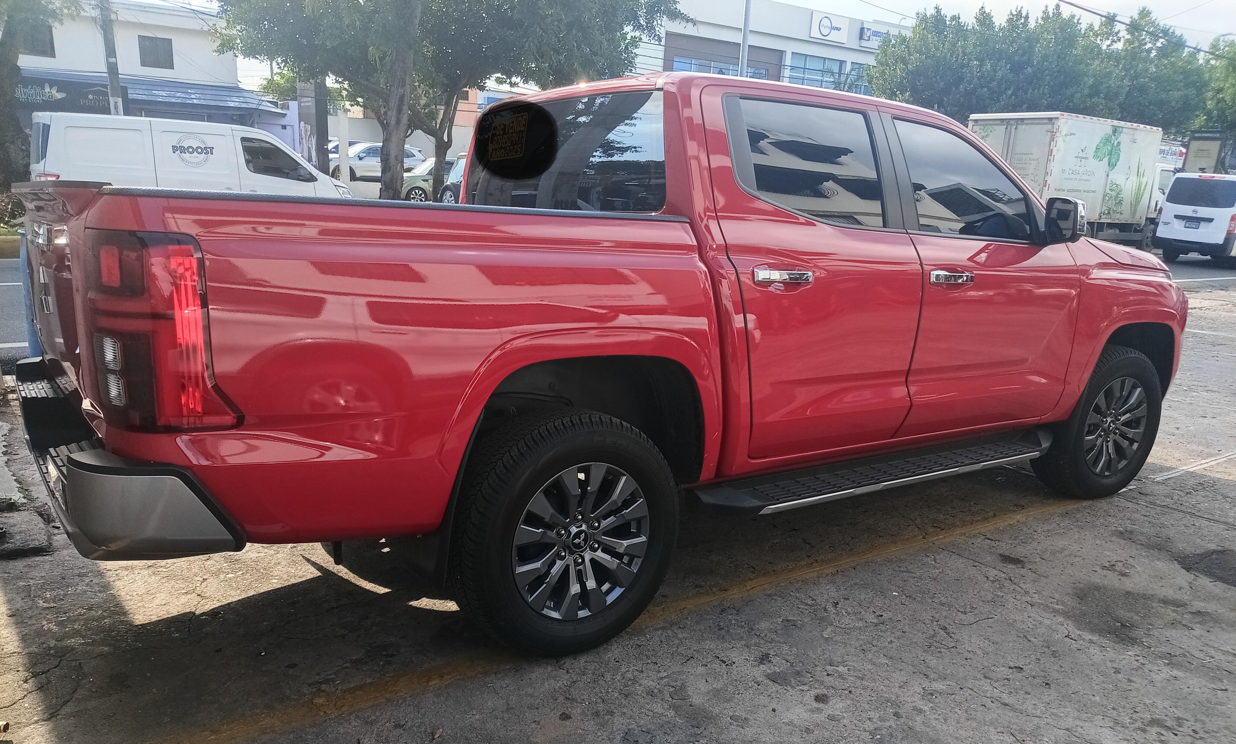 Mitsubishi Tritón Diésel Doble Cabina 4WD 25  Foto 7313491-4.jpg