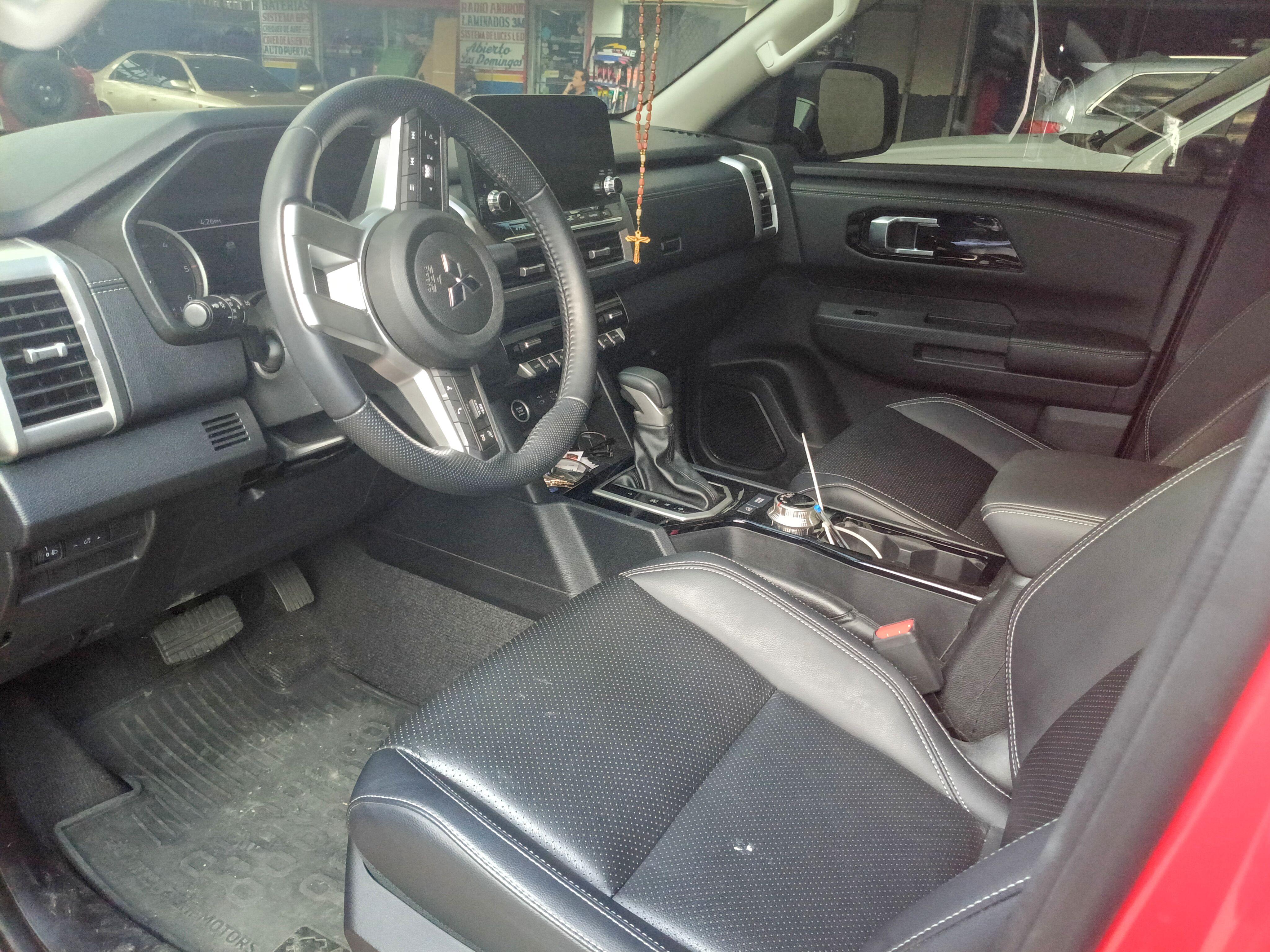 Mitsubishi Tritón Diésel Doble Cabina 4WD 25  Foto 7313491-7.jpg