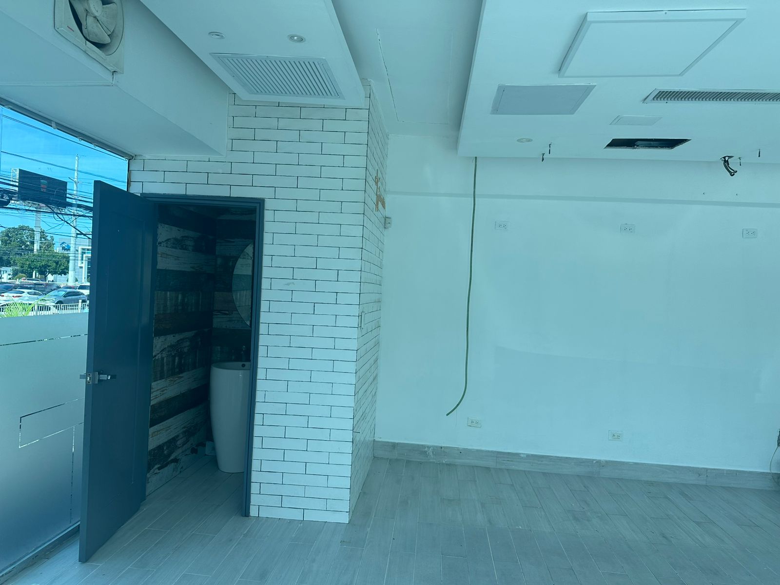 Local Comercial en Alquiler – El Millón Ideal para Salón de Belleza Es Foto 7313529-3.jpg