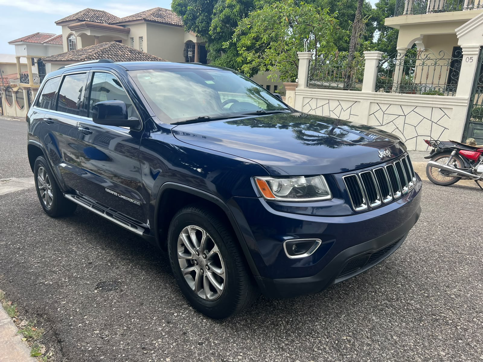 Jeep grand cherokee Laredo   2014  V6  4x4 en Puerto Plata Foto 7314497-10.jpg