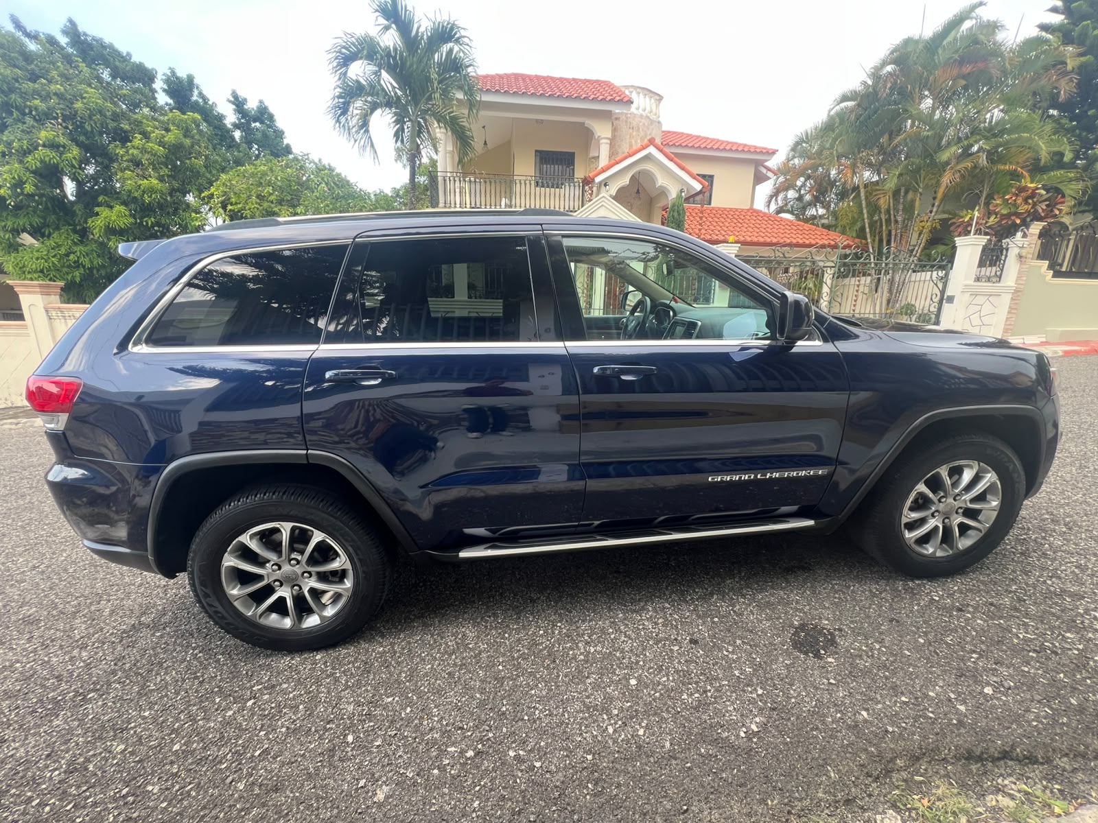 Jeep grand cherokee Laredo   2014  V6  4x4 en Puerto Plata Foto 7314497-14.jpg