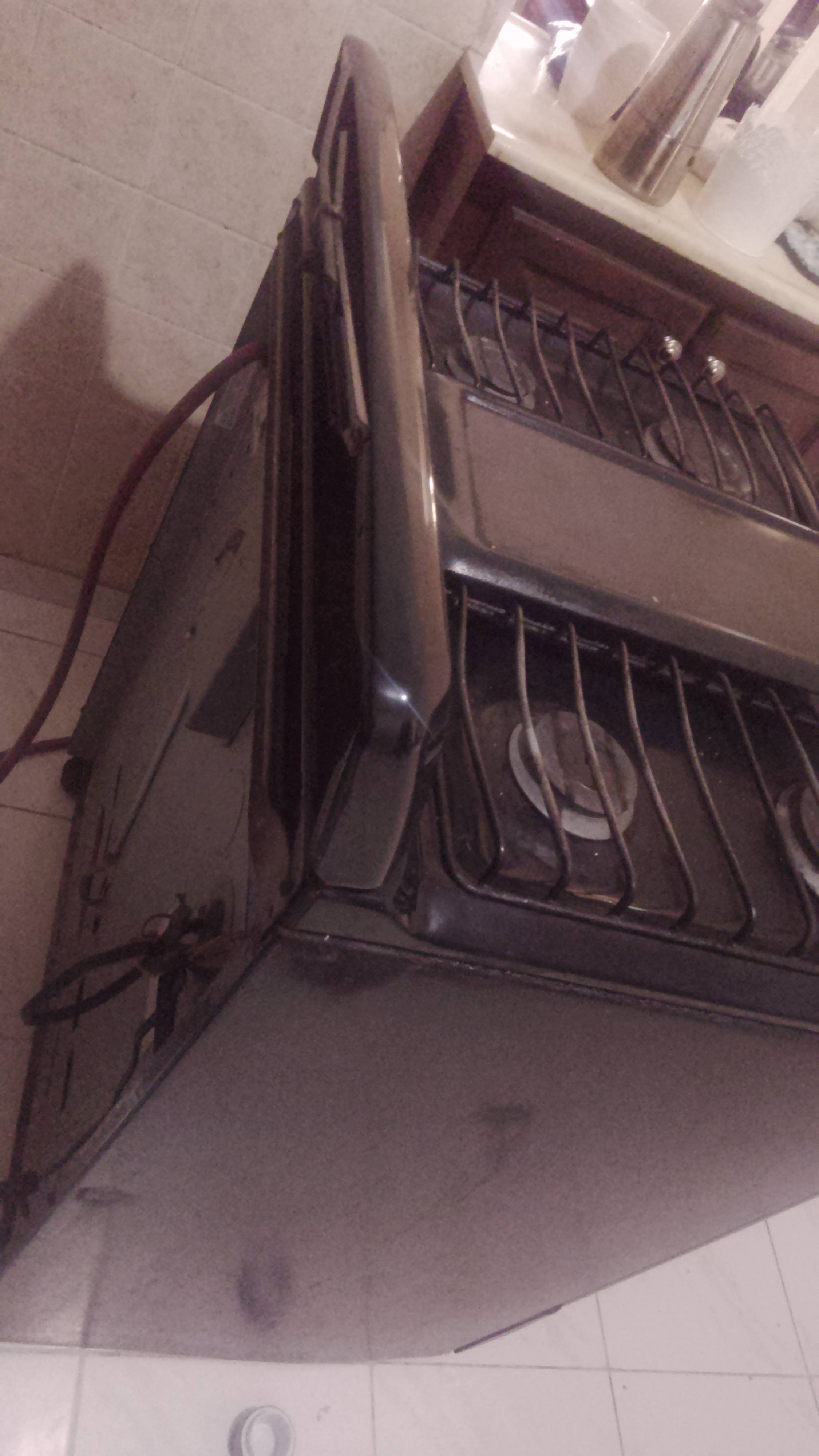 Estufa con horno en muy buenas condiciones 4000 pesos Foto 7314503-3.jpg