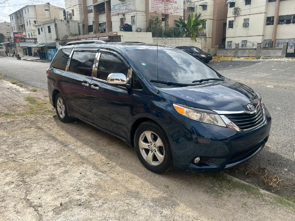 Toyota Sienna 2011 LE Foto 7314769-1.jpg