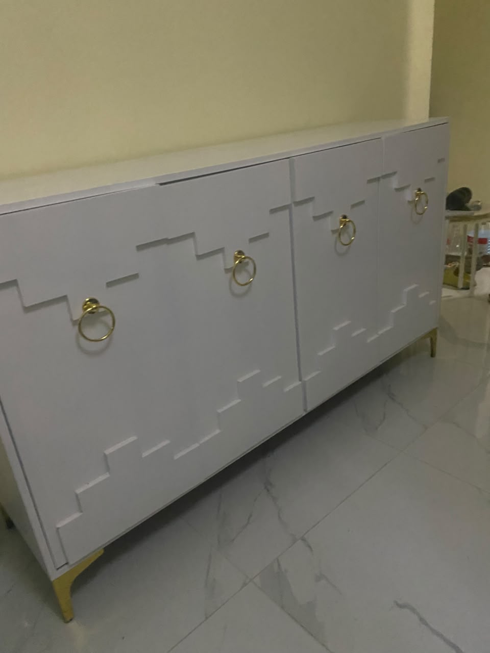 UNA CREDENZA 4 PUERTAS POCO USO  en Santo Domingo Norte Foto 7315501-1.jpg