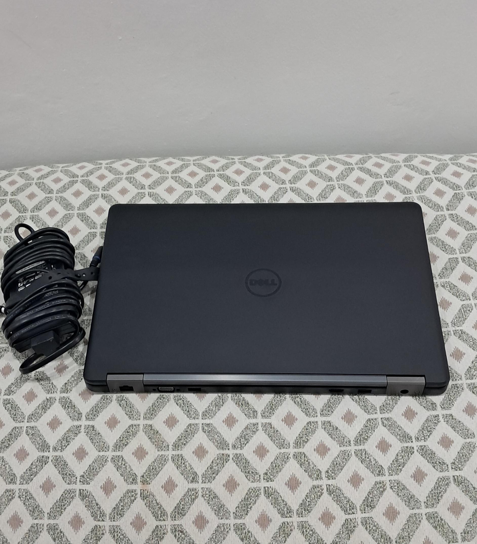 Laptop Dell 12GB 250GB SSD i5 2.3Ghz E5550 Foto 7315647-3.jpg