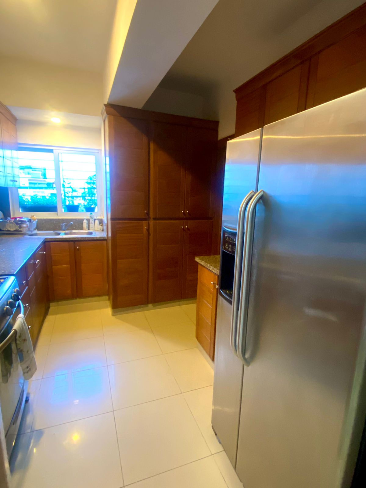 ALQUILO APTO  SEMI-AMUEBLADO EN MIRADOR NORTE 3 HABS. 167 Mts.2 piso 7 Foto 7315813-9.jpg