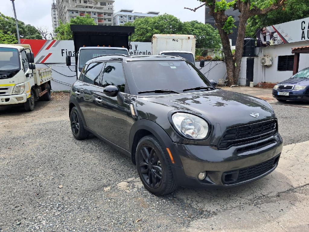 Dale un toque de estilo y potencia a tus días con este Mini Cooper Cou Foto 7315947-1.jpg