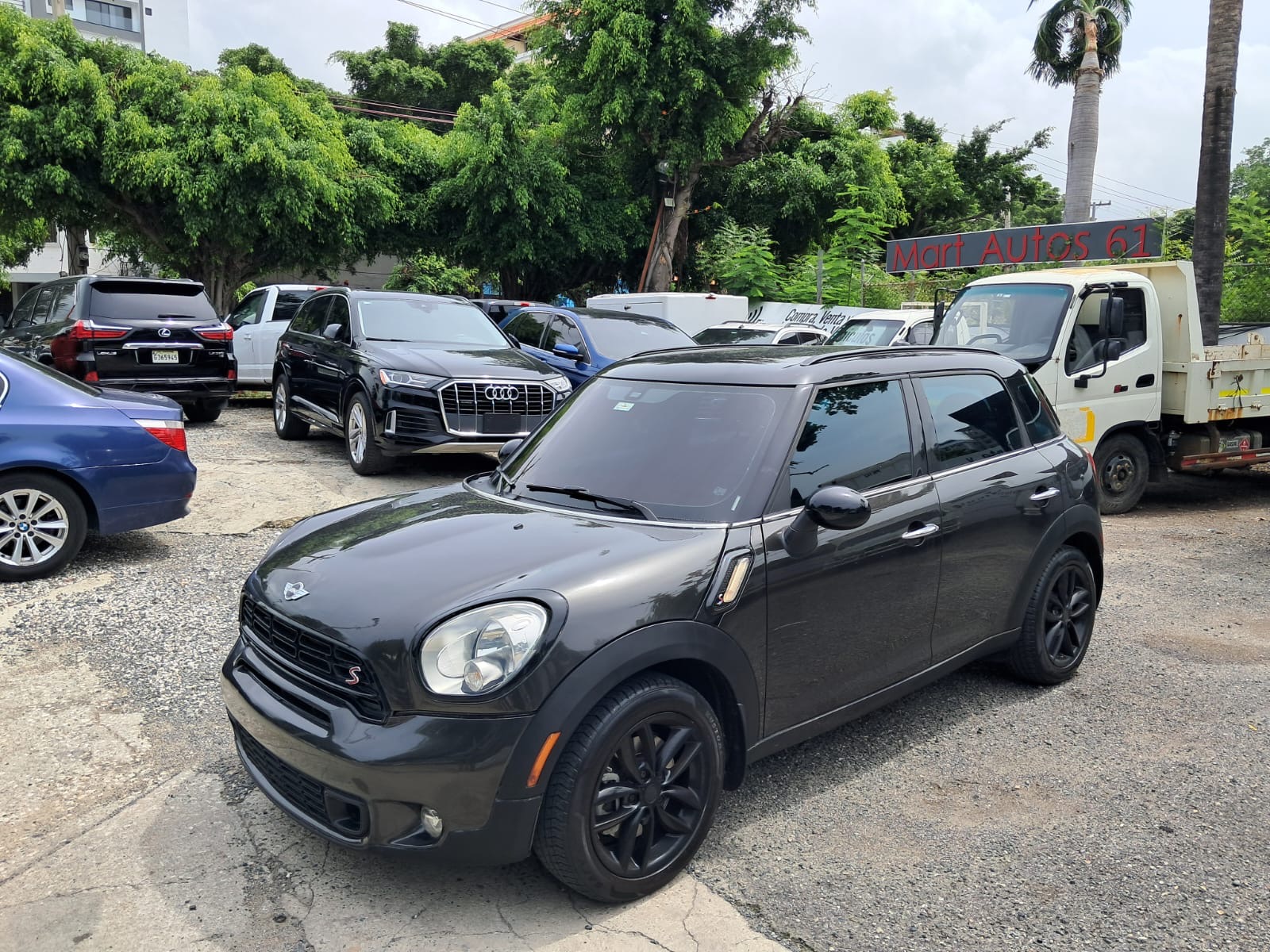 Dale un toque de estilo y potencia a tus días con este Mini Cooper Cou Foto 7315947-2.jpg