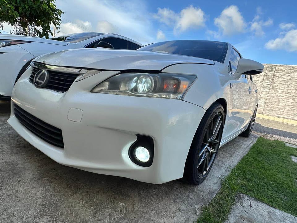 Carro Lexus CT200h FSport de color blanco perla Foto 7316343-1.jpg