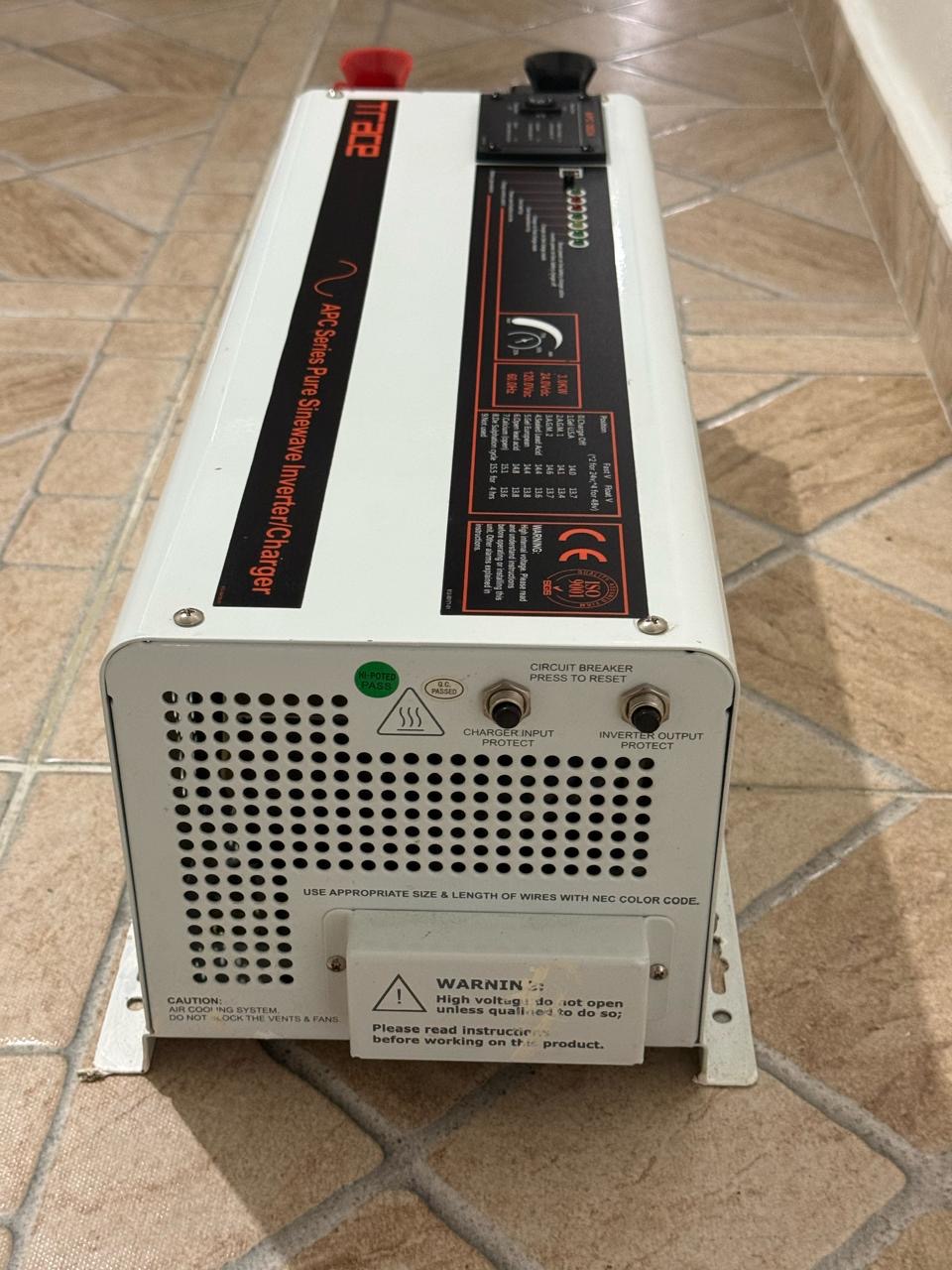 Inversor Trace APC-2524 de Onda Sinusoidal Pura – 3 kW Foto 7316785-2.jpg