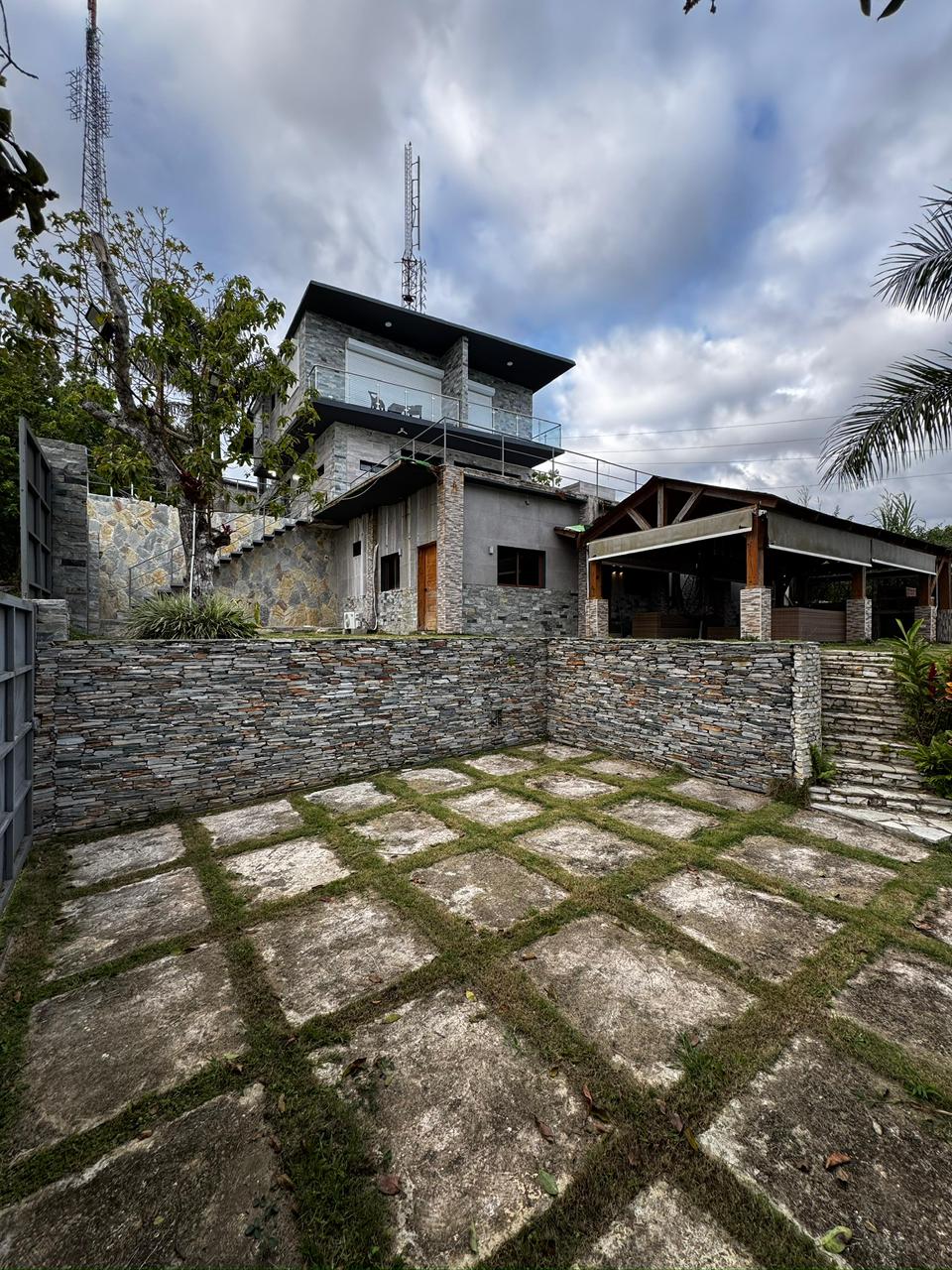 Venta de Espectacular Villa La Colonia San Cristobal Foto 7317001-10.jpg