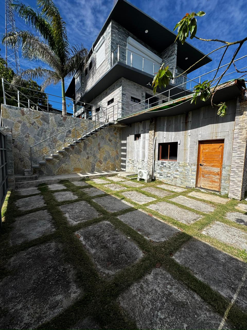 Venta de Espectacular Villa La Colonia San Cristobal Foto 7317001-2.jpg
