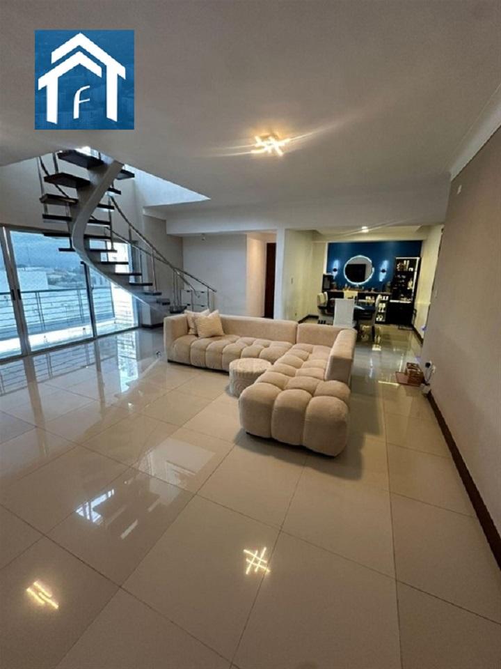 Penthouse en alquiler en Urb. Paraíso de tres habitaciones amueblado 3 Foto 7317123-3.jpg