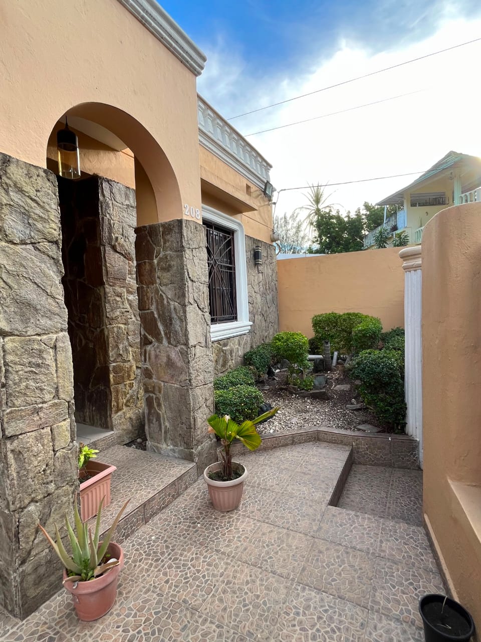 Casa de 2 Niveles en VENTA Villa Mella Res Máximo Gómez 4 Habitaciones Foto 7317264-5.jpg