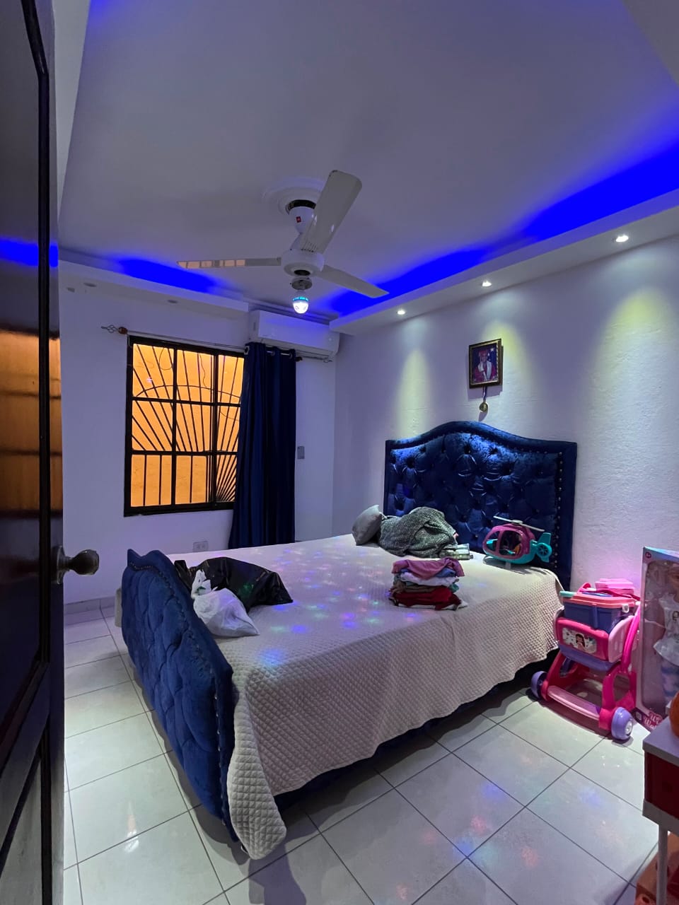 Casa de 2 Niveles en VENTA Villa Mella Res Máximo Gómez 4 Habitaciones Foto 7317264-8.jpg