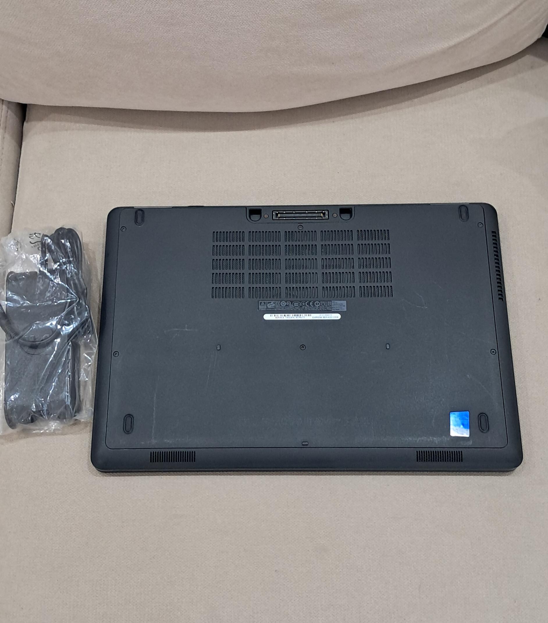 Laptop Dell 15.6 E5550 12GB 256GB Solido SSD i5 2.3Ghz Foto 7317506-5.jpg