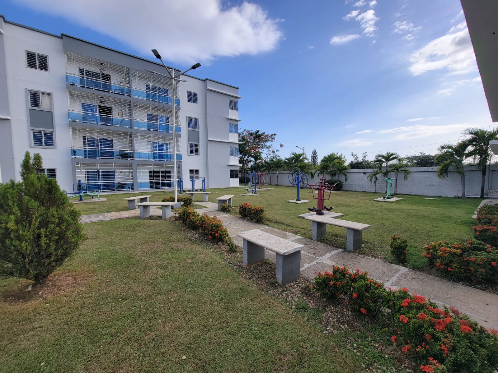 RENTO CONFORTABLE APARTAMENTO 4TO PISO 3 HAB 2 BAÑOS AREA SOCIAL SEGUR Foto 7317964-8.jpg