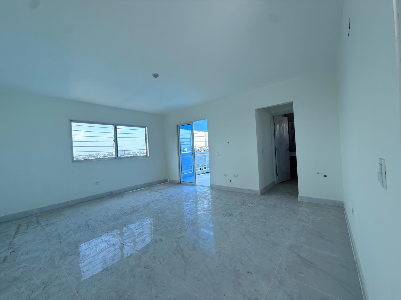 VENDO Penthouse con terraza en el Residencial  Las cayenas Aut. San Is Foto 7318164-5.jpg