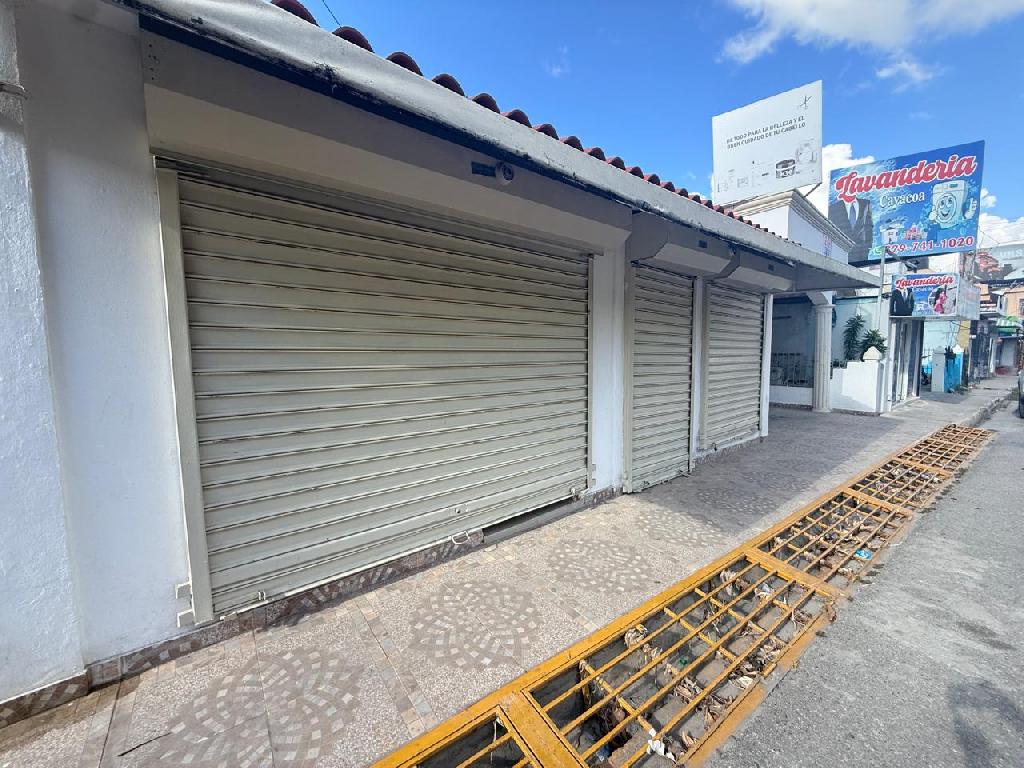 VENDO 2 locales comerciales  Casa con patio LISTA para NEGOCIO O INVER Foto 7318165-1.jpg