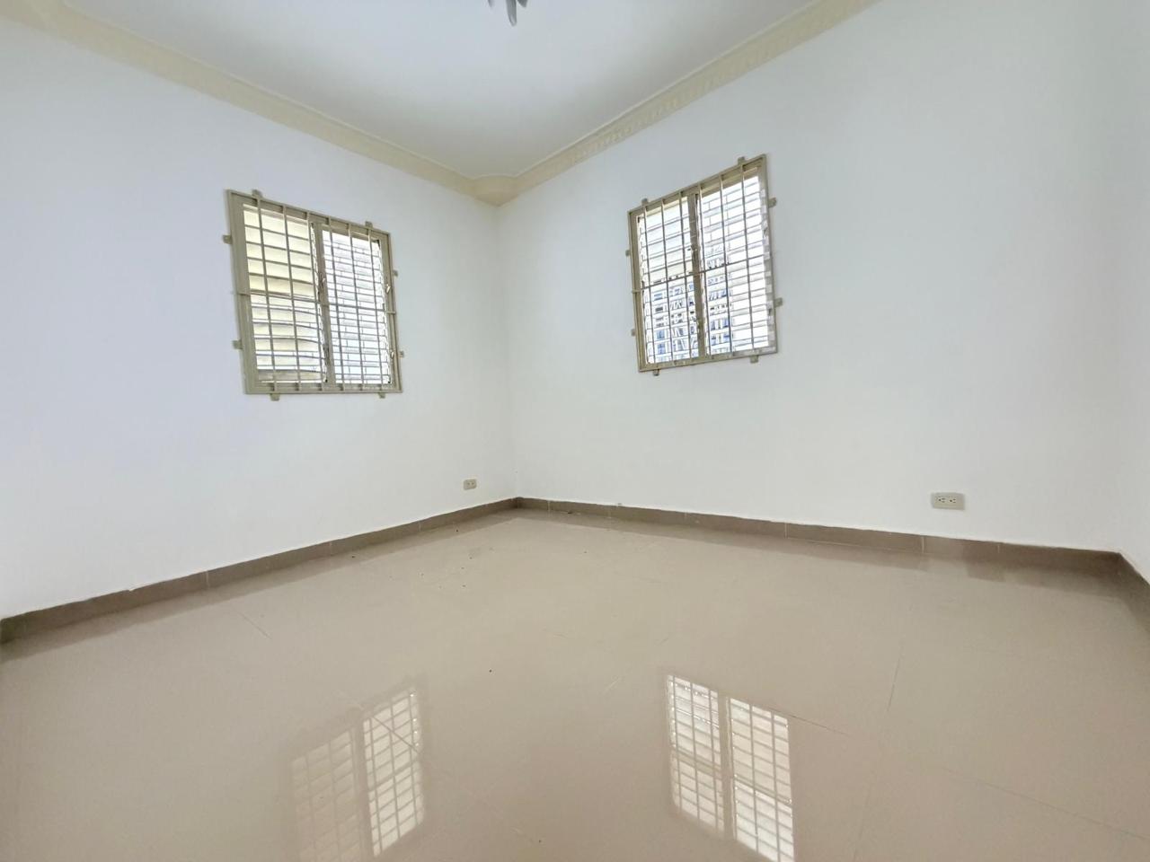 VENDO 2 locales comerciales  Casa con patio LISTA para NEGOCIO O INVER Foto 7318165-13.jpg