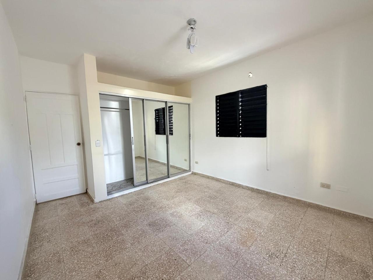 VENDO 2 locales comerciales  Casa con patio LISTA para NEGOCIO O INVER Foto 7318165-4.jpg
