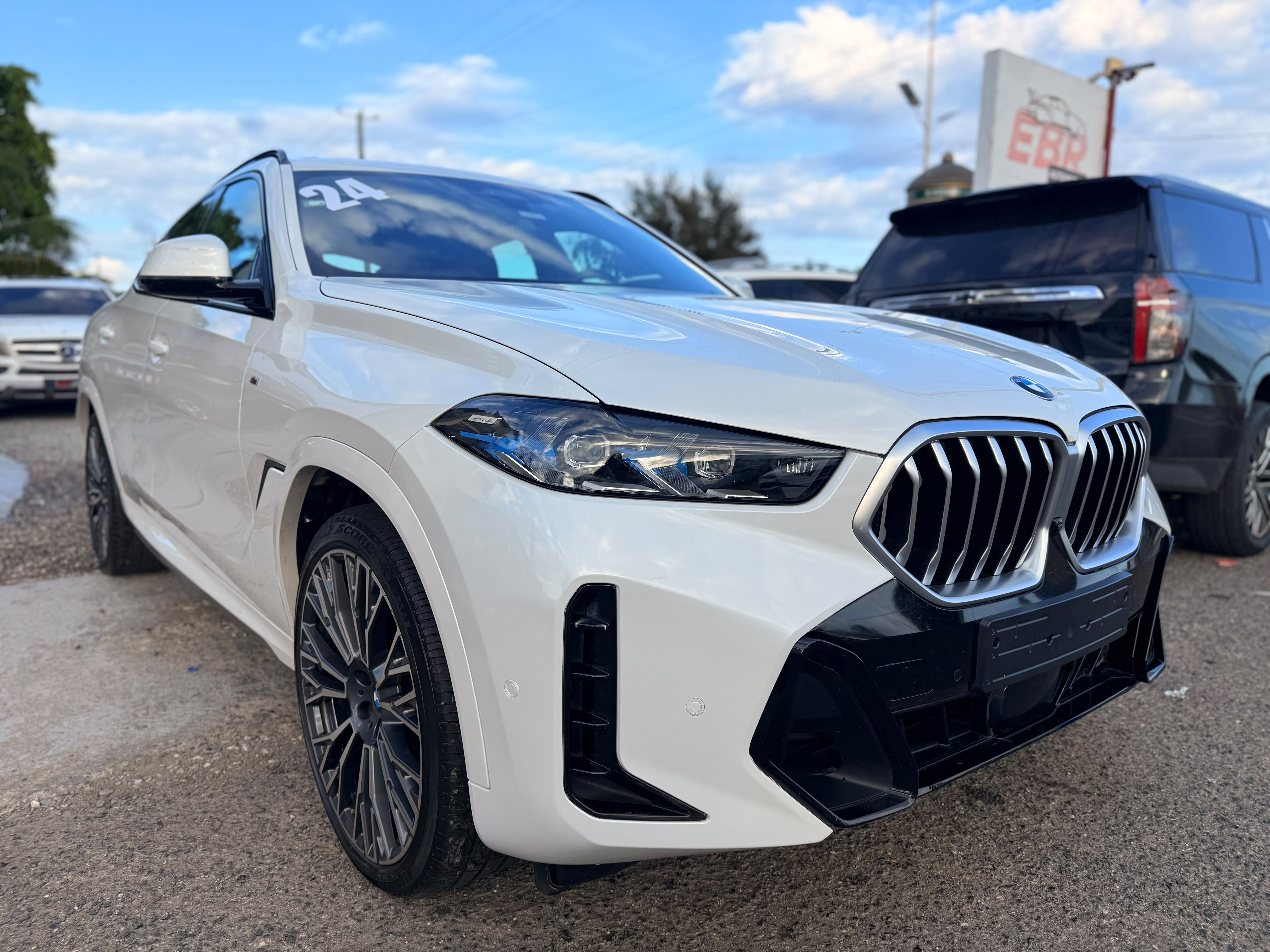 BMW X6 XDrive 40i M PKG 2024 Foto 7318754-2.jpg