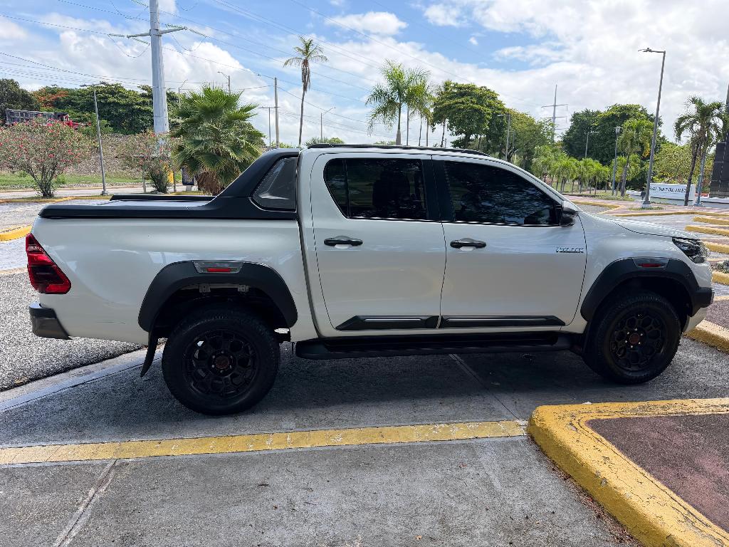 Toyota Hilux Adventure 2022 diesel como nueva Foto 7319046-2.jpg