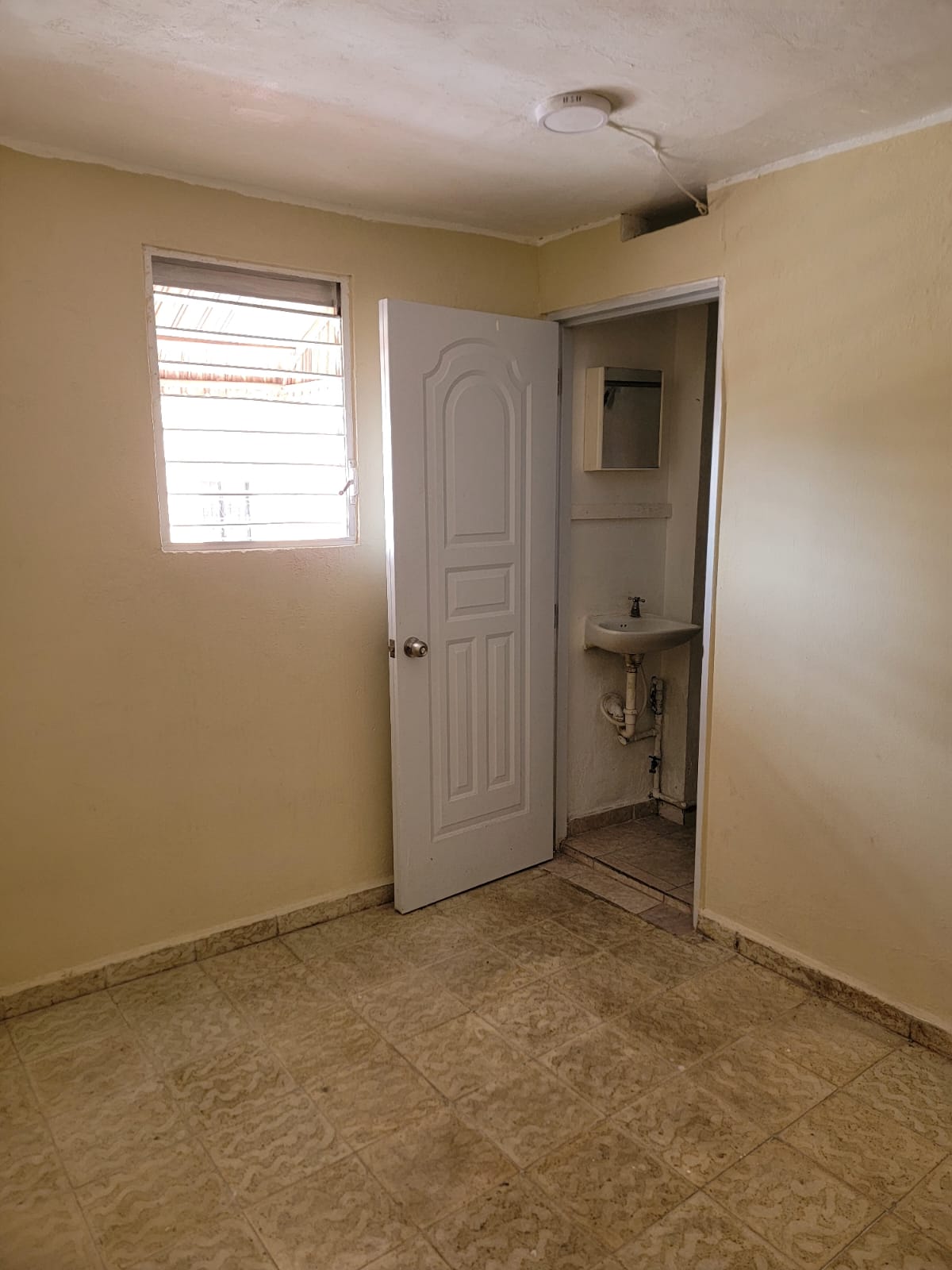 RENTO APARTAMENTO DE UNA HABITACION 2DO. PISO AV. SAN VICENTE STODGO.E Foto 7319409-2.jpg