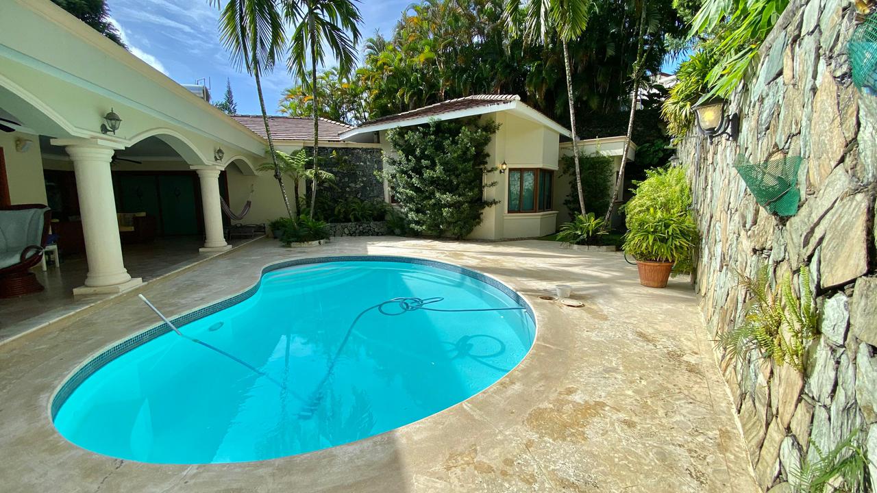 Vendo Imponente Mansión en Cuesta Hermosa II 5 HABS. 1000 Mts.2 Patio  Foto 7319975-8.jpg