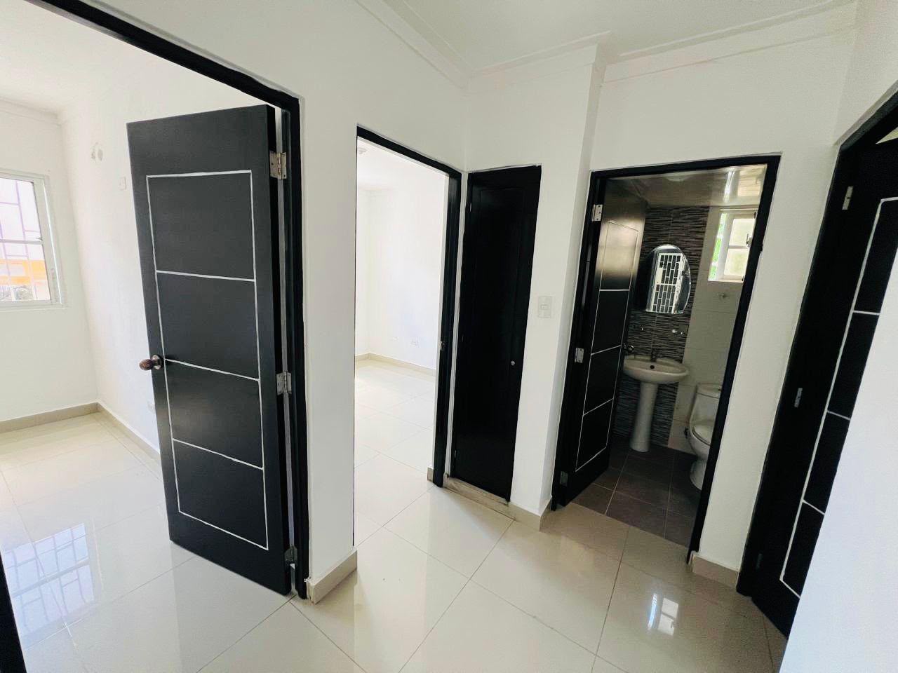 Rento Apartamento 2do Piso en la Autopista de San Isidro Residencial d Foto 7320003-13.jpg