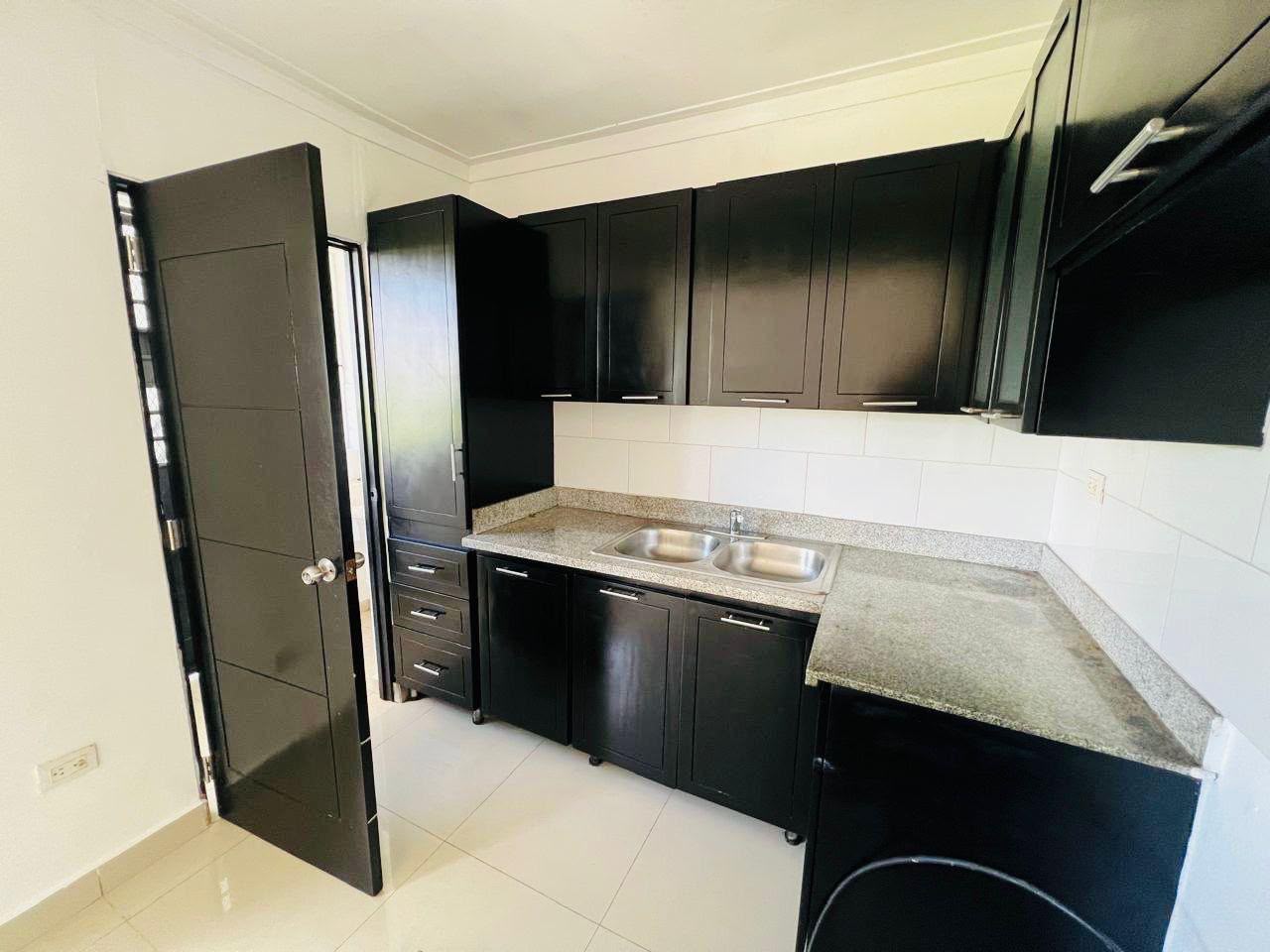 Rento Apartamento 2do Piso en la Autopista de San Isidro Residencial d Foto 7320003-4.jpg