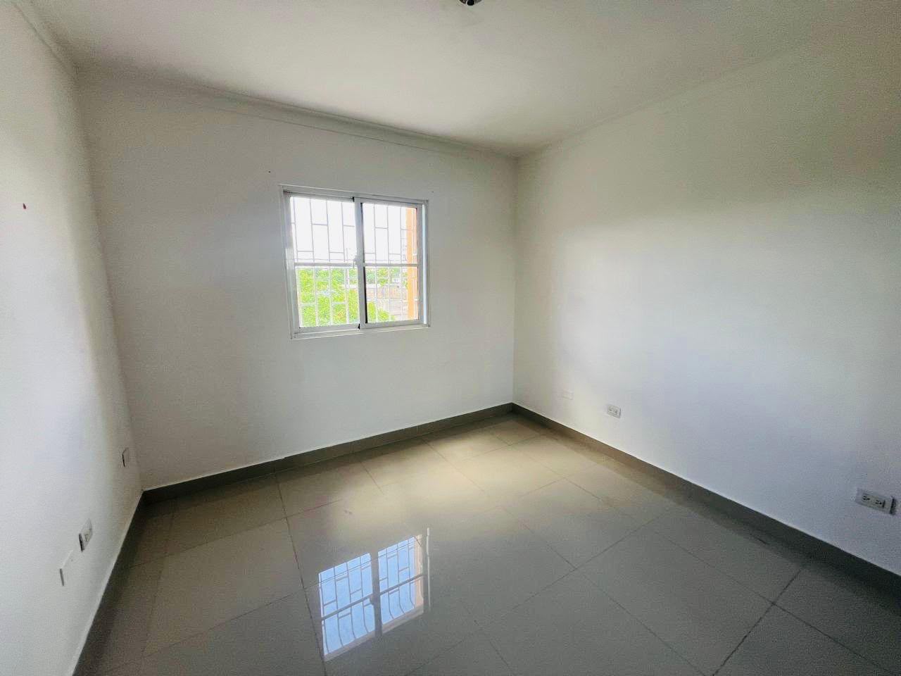 Rento Apartamento 2do Piso en la Autopista de San Isidro Residencial d Foto 7320003-8.jpg