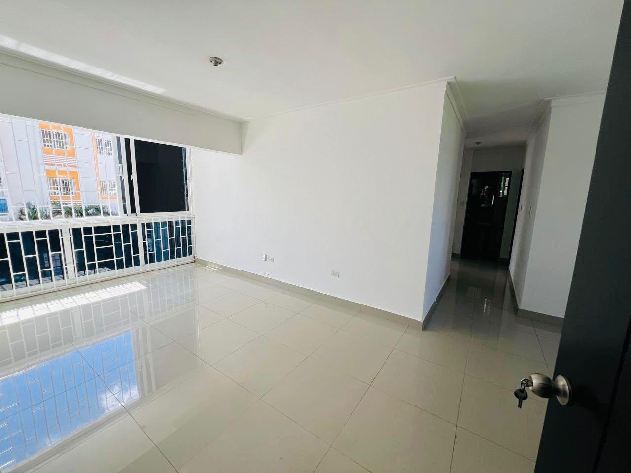 Rento Apartamento 2do Piso en la Autopista de San Isidro Residencial d Foto 7320003-9.jpg