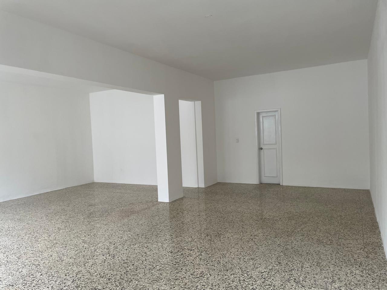 Local Comercial en Alquiler  en Evaristo Morales – Av. 27 de Febrero 3 Foto 7321037-1.jpg