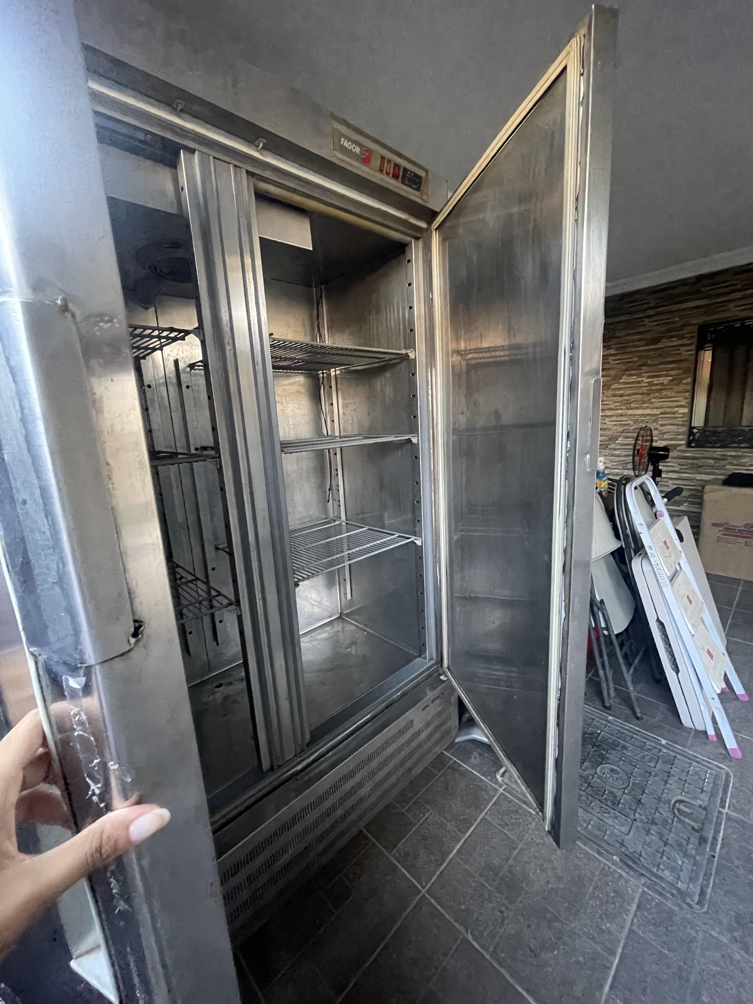Nevera Industrial / Freezer Comercial de 2 Puertas en acero inoxidable Foto 7321219-4.jpg