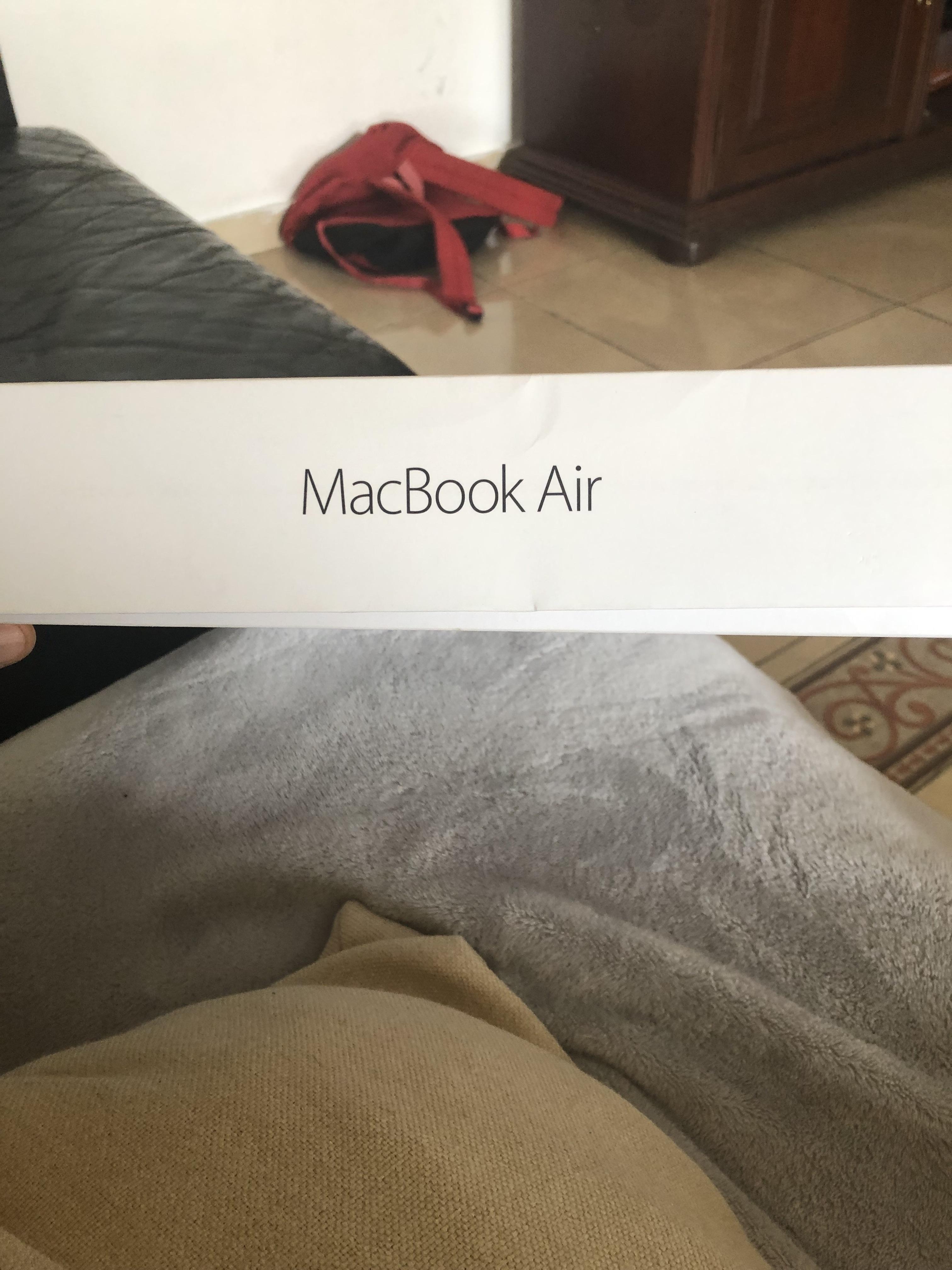 Vendó Apple MAC BOOK AIR 13” i5 4r 2017 es para piezas dejo de prender Foto 7321265-3.jpg