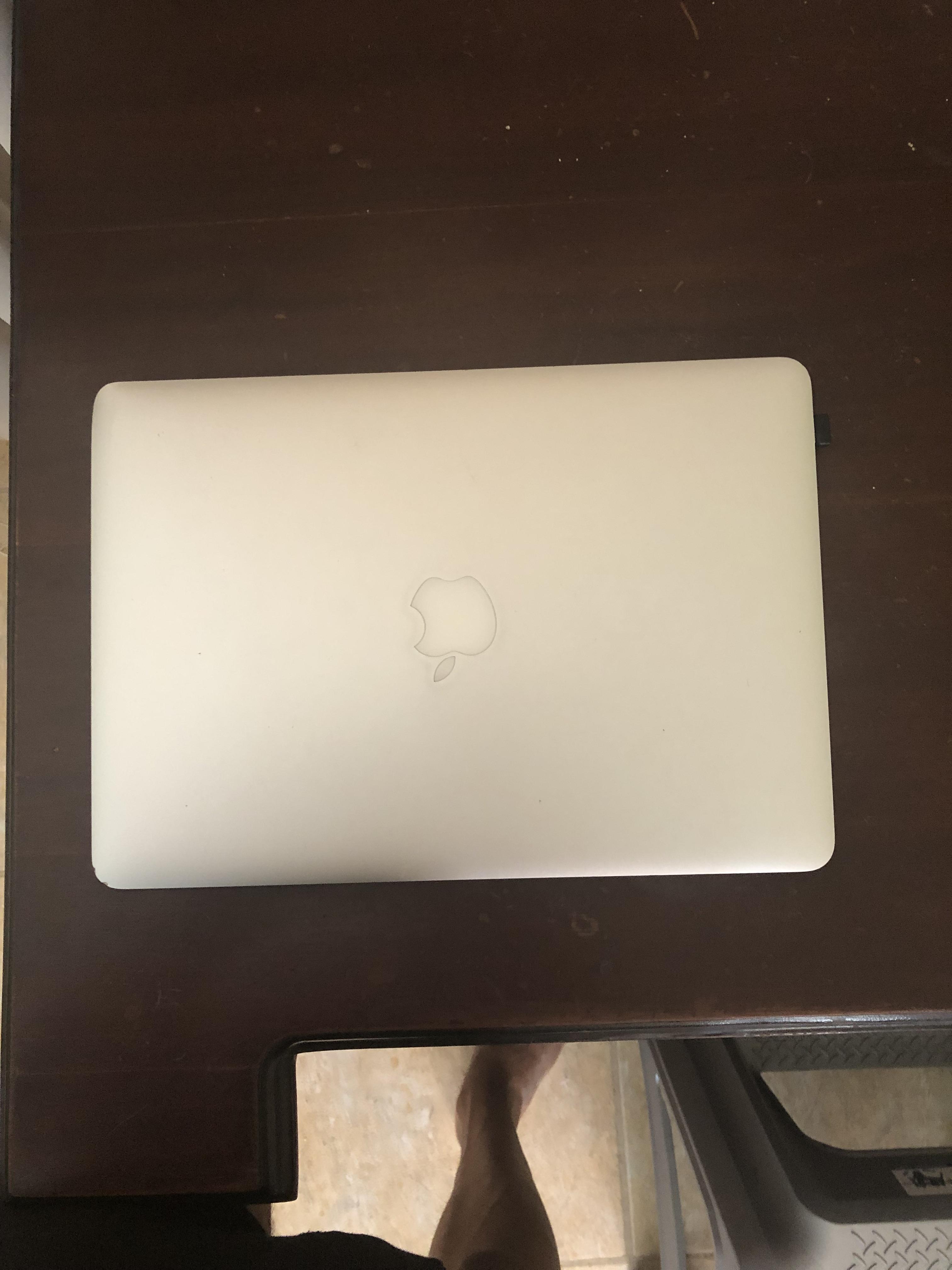 Vendó Apple MAC BOOK AIR 13” i5 4r 2017 es para piezas dejo de prender Foto 7321265-5.jpg