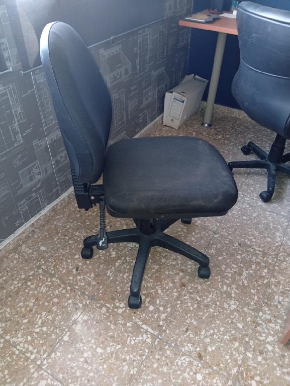 Silla de escritorio giratoria 6 ruedas tela negra Foto 7321367-1.jpg