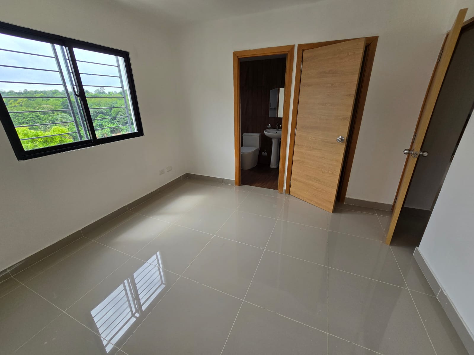 Apartamento en 2do Piso Detrás de la Embajada Americana Residencial Au Foto 7321895-12.jpg