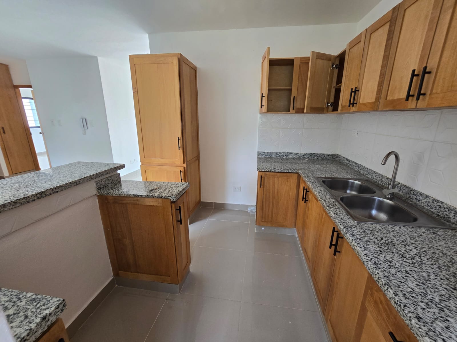 Apartamento en 2do Piso Detrás de la Embajada Americana Residencial Au Foto 7321895-14.jpg