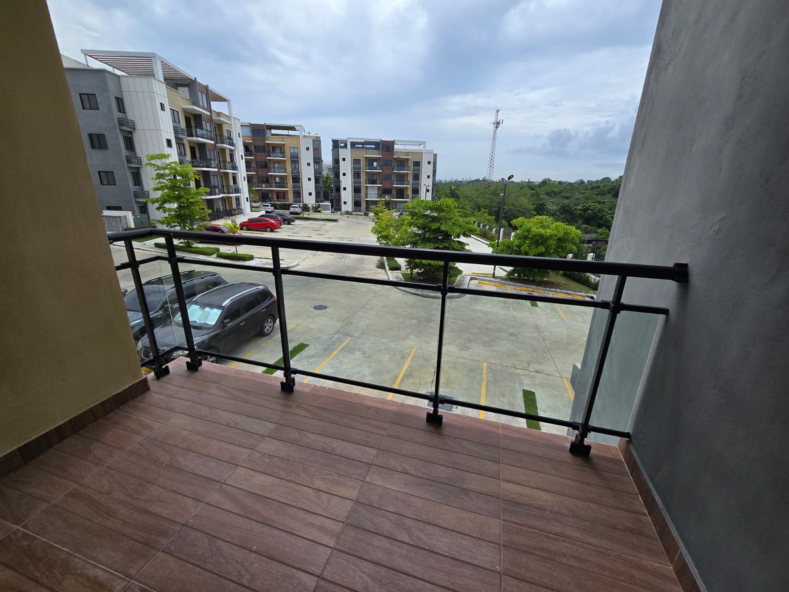 Apartamento en 2do Piso Detrás de la Embajada Americana Residencial Au Foto 7321895-3.jpg