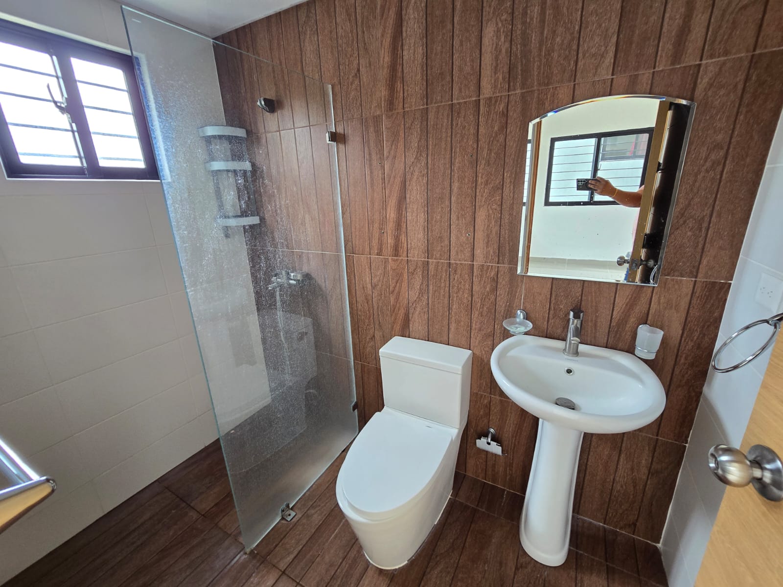 Apartamento en 2do Piso Detrás de la Embajada Americana Residencial Au Foto 7321895-7.jpg