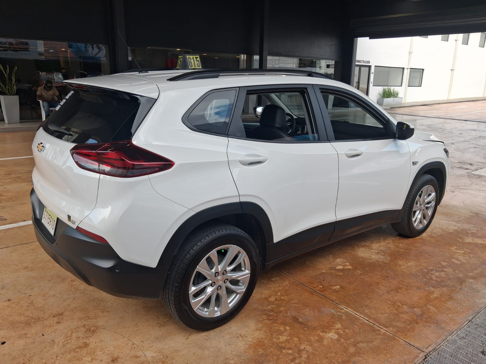 Chevrolet Tracker LT 2023 con 12.030 Kilómetros  Foto 7321904-3.jpg