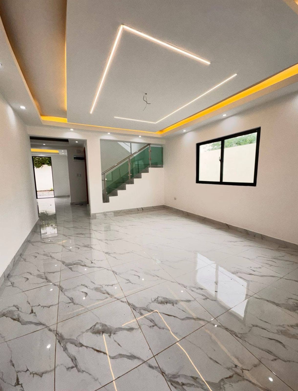 Venta de Hermosa Casa en Prado Oriental – Santo Domingo Este Foto 7322036-5.jpg