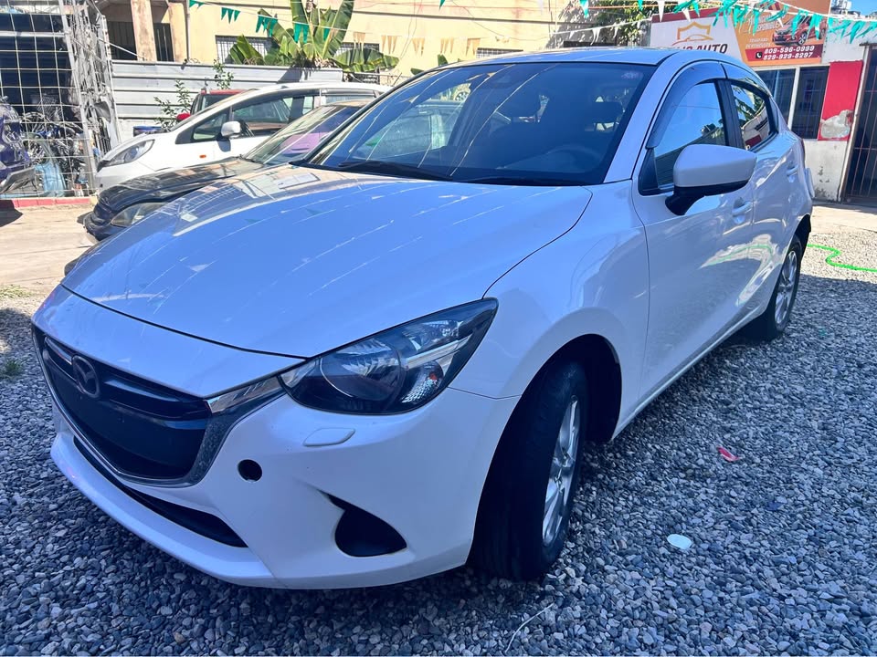 MAZDA DEMIO 2019 BLANCO RECIEN IMPORTADO SUPER INICIAL 150000 Foto 7322125-1.jpg