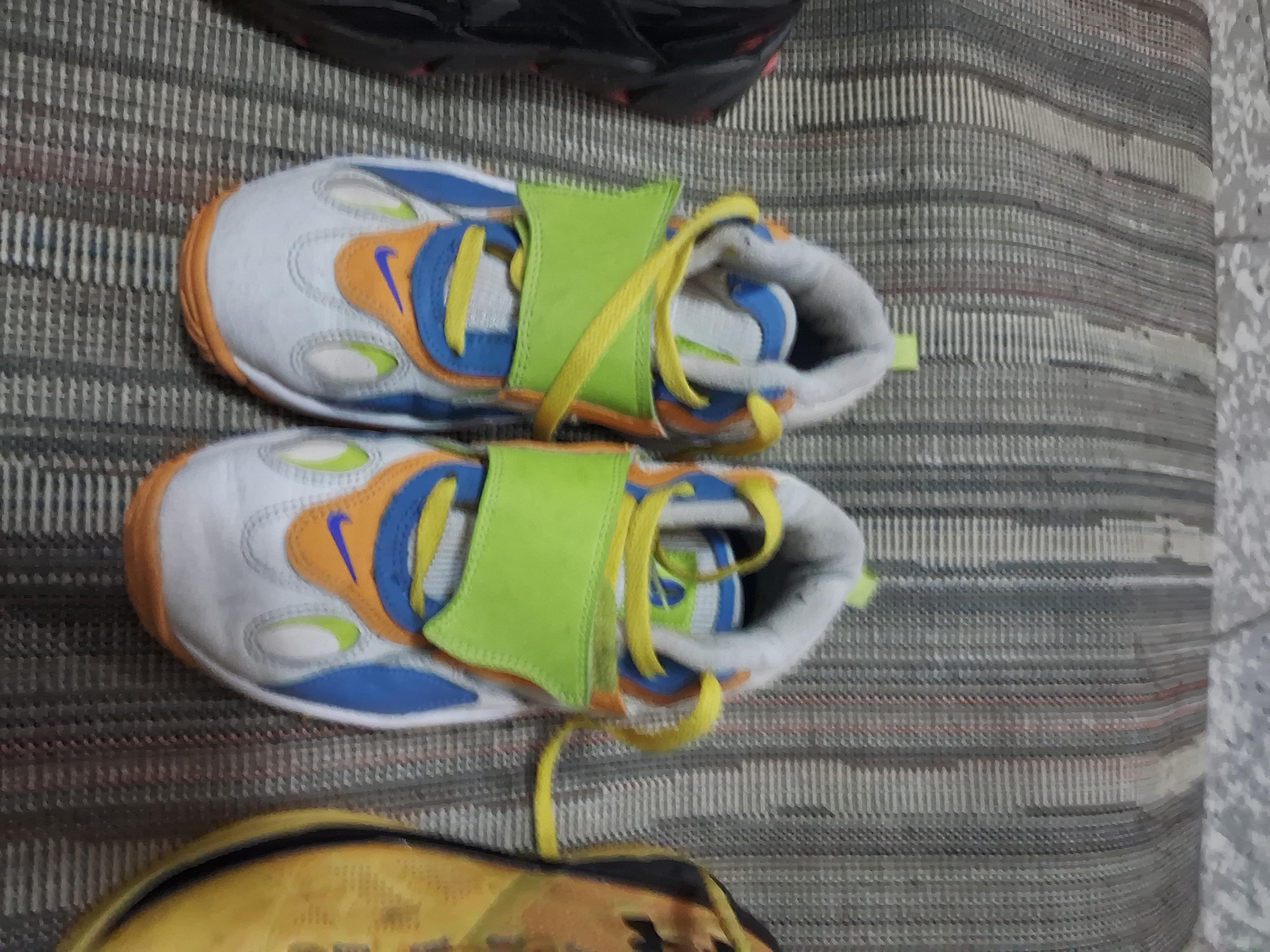 . Lote de tenis para niños  Foto 7322548-3.jpg