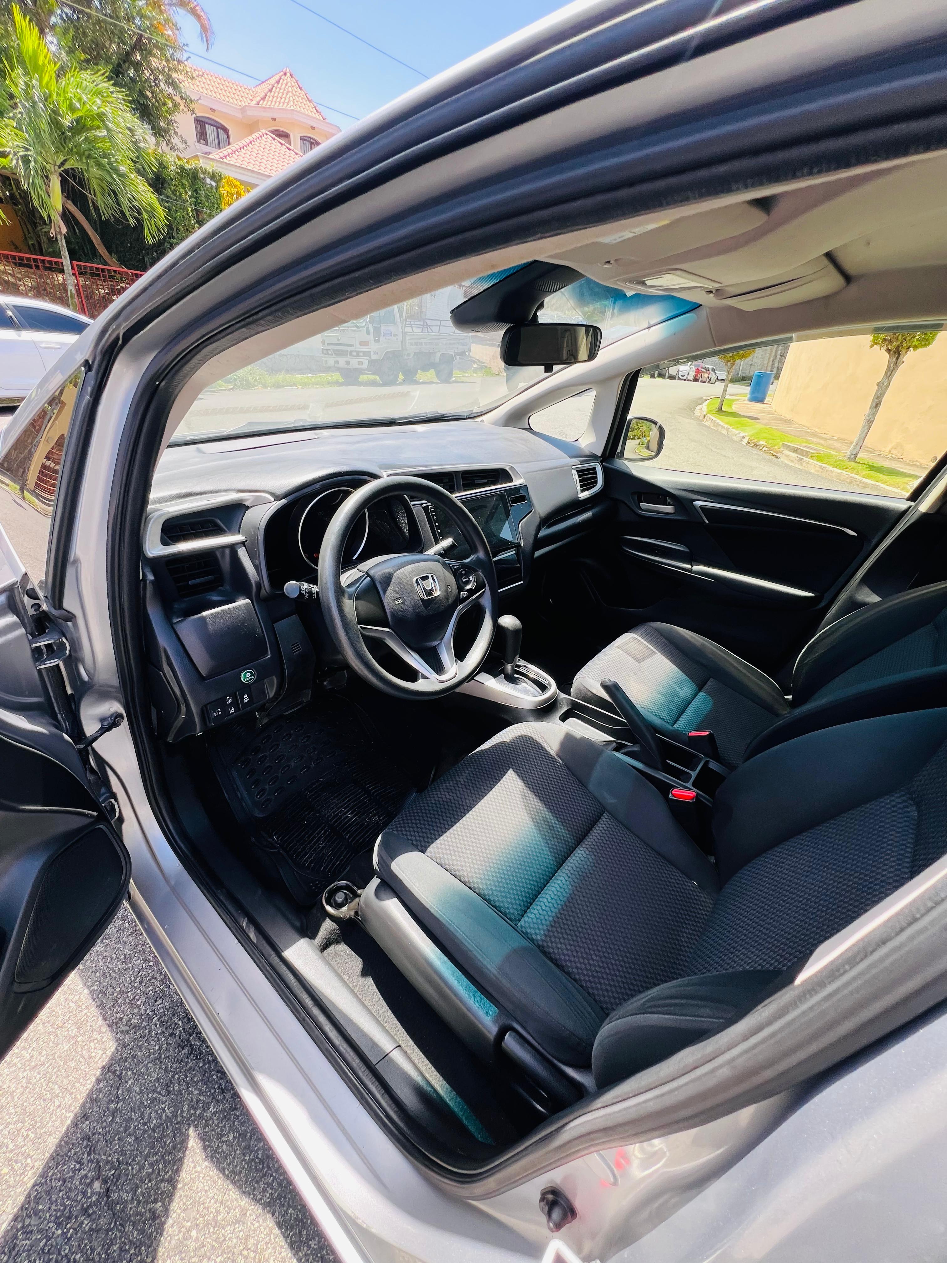 Honda fit   Año 2018  Versión japonesa  Foto 7322570-8.jpg