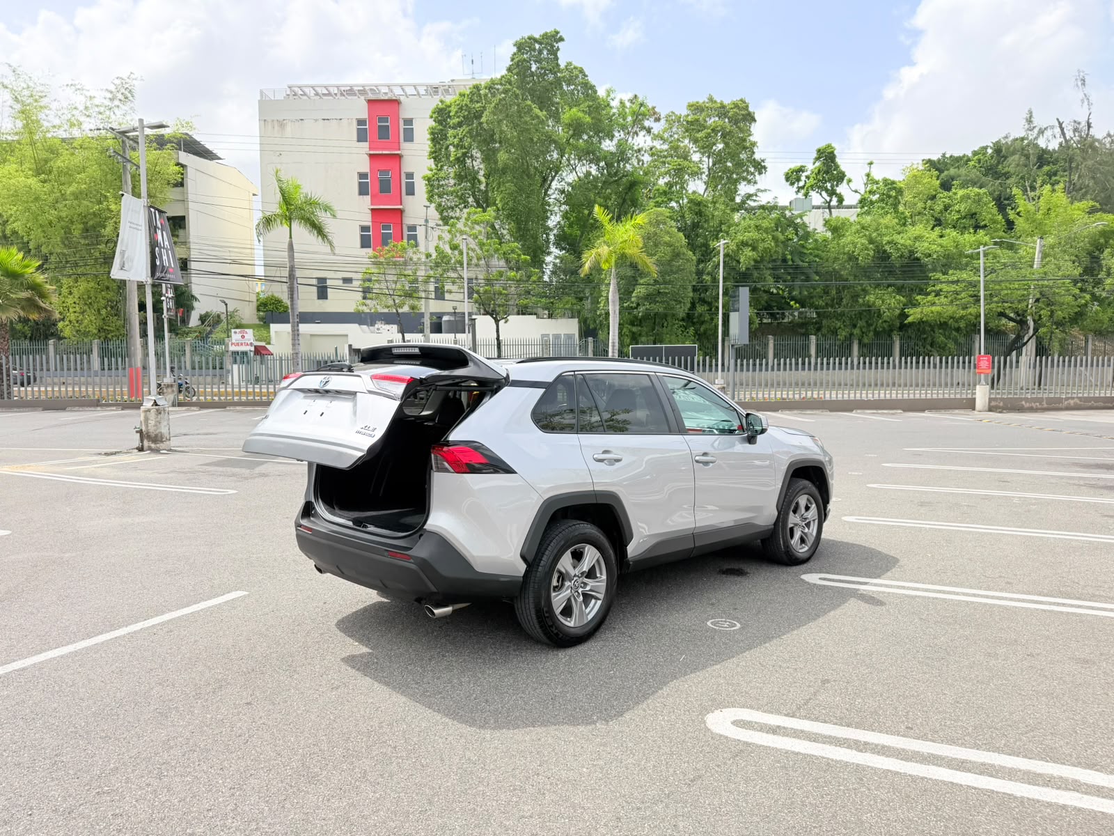 Toyota RAV4 XLE Hybrid AWD 2022 Foto 7322578-6.jpg